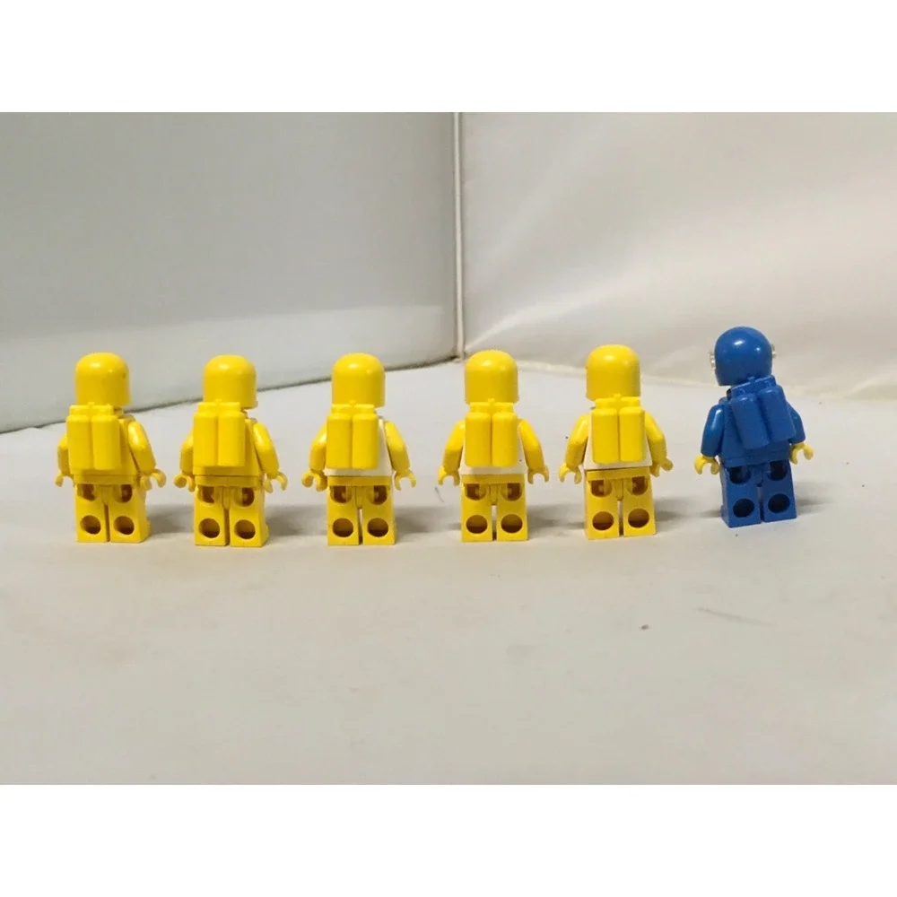 Space LEGO Classic Space 6x Minifigures Various Accessories Vintage
